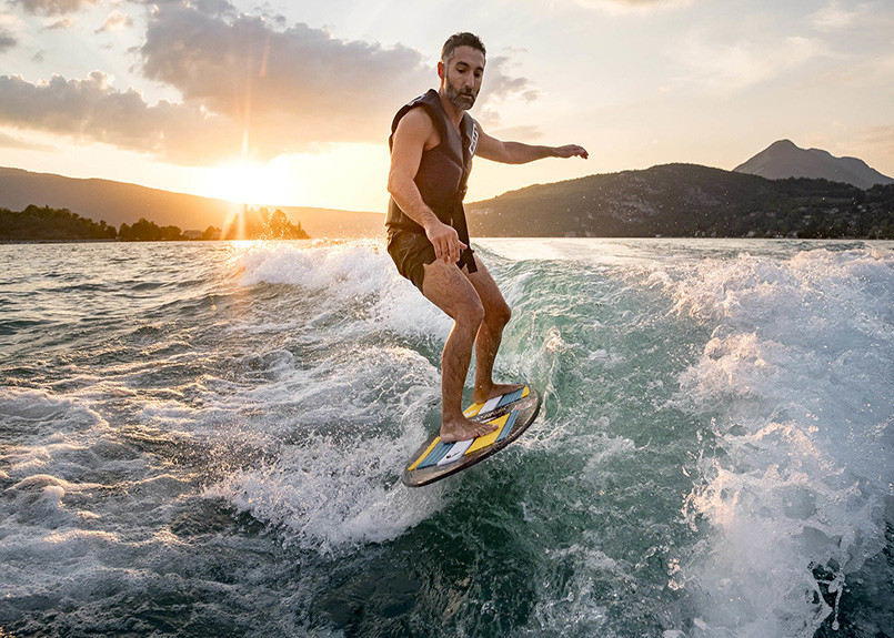 wakesurf-supra-boat